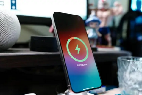 汝州苹果15换屏服务分享用什么充电器给iPhone15充电更好 